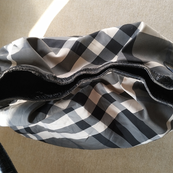 Burberry Black and White Shoulder Bag - Picture 13 of 17